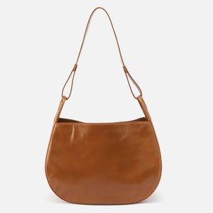 NEW Hobo ‘Aria’ Shoulder Bag in truffle